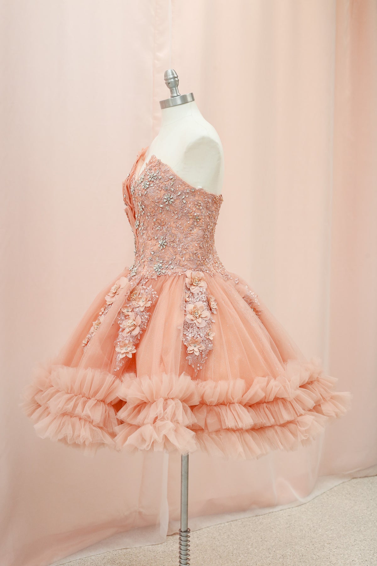 BM1-03 Peach Ruffled Floral Corset Baile Sorpresa Dress