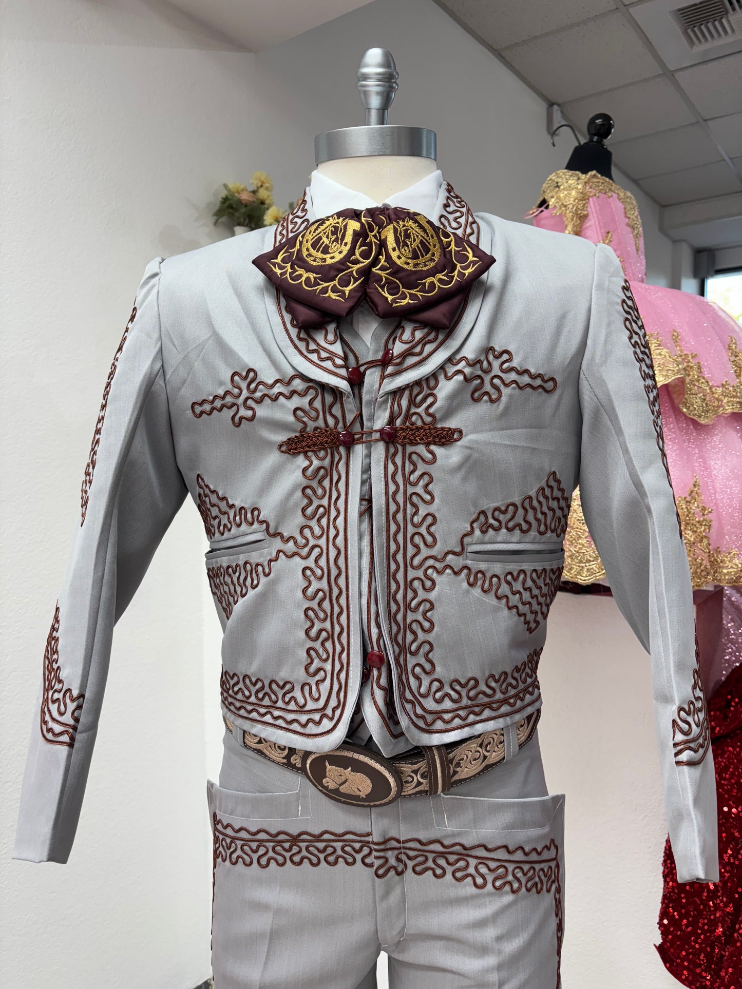 Traje Charro Gris/Burgandy Economico