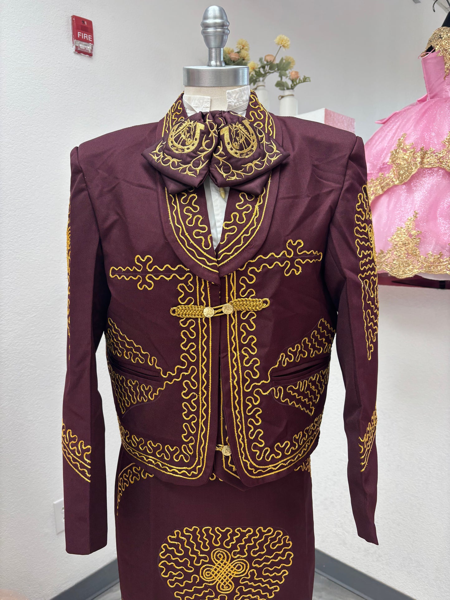 Traje Charro Burgandy/Oro Mujer Economico