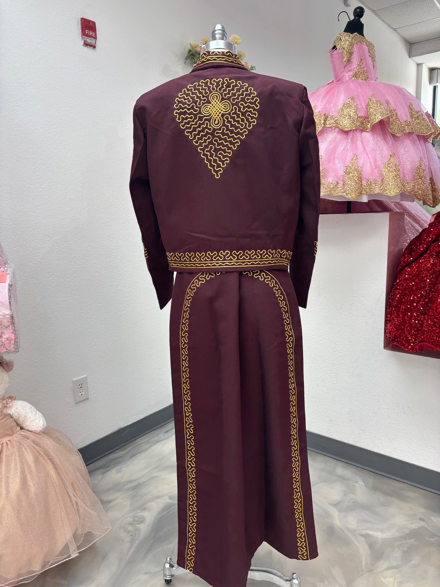 Traje Charro Burgandy/Oro Mujer Economico