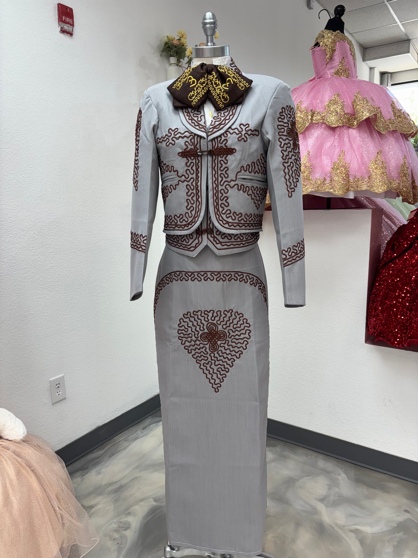 Traje Charro Gris/Burgandy Mujer